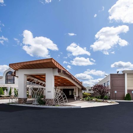 Days Inn & Suites By Wyndham Rochester Hills Mi Экстерьер фото