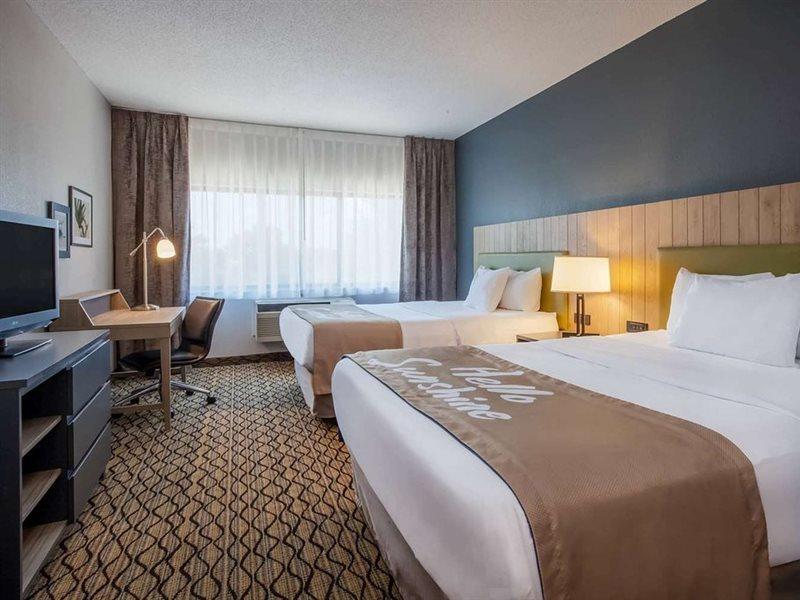 Days Inn & Suites By Wyndham Rochester Hills Mi Экстерьер фото