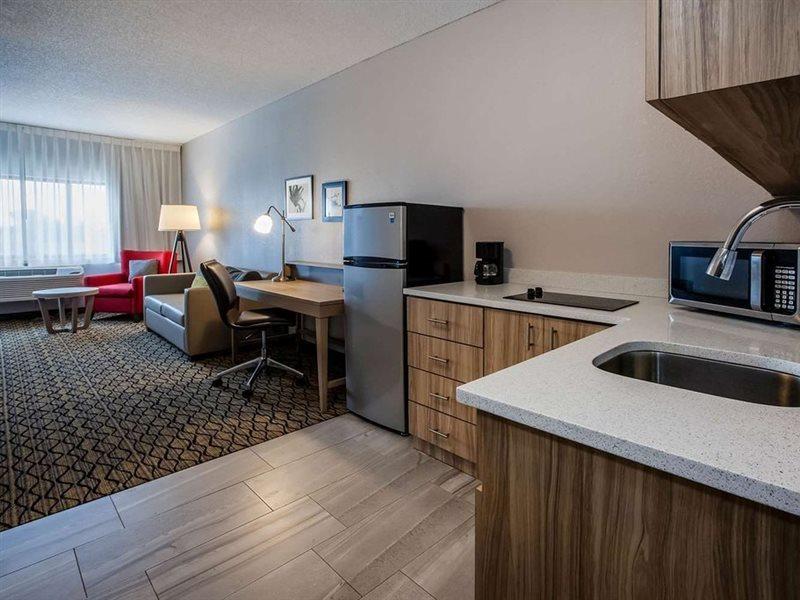 Days Inn & Suites By Wyndham Rochester Hills Mi Экстерьер фото