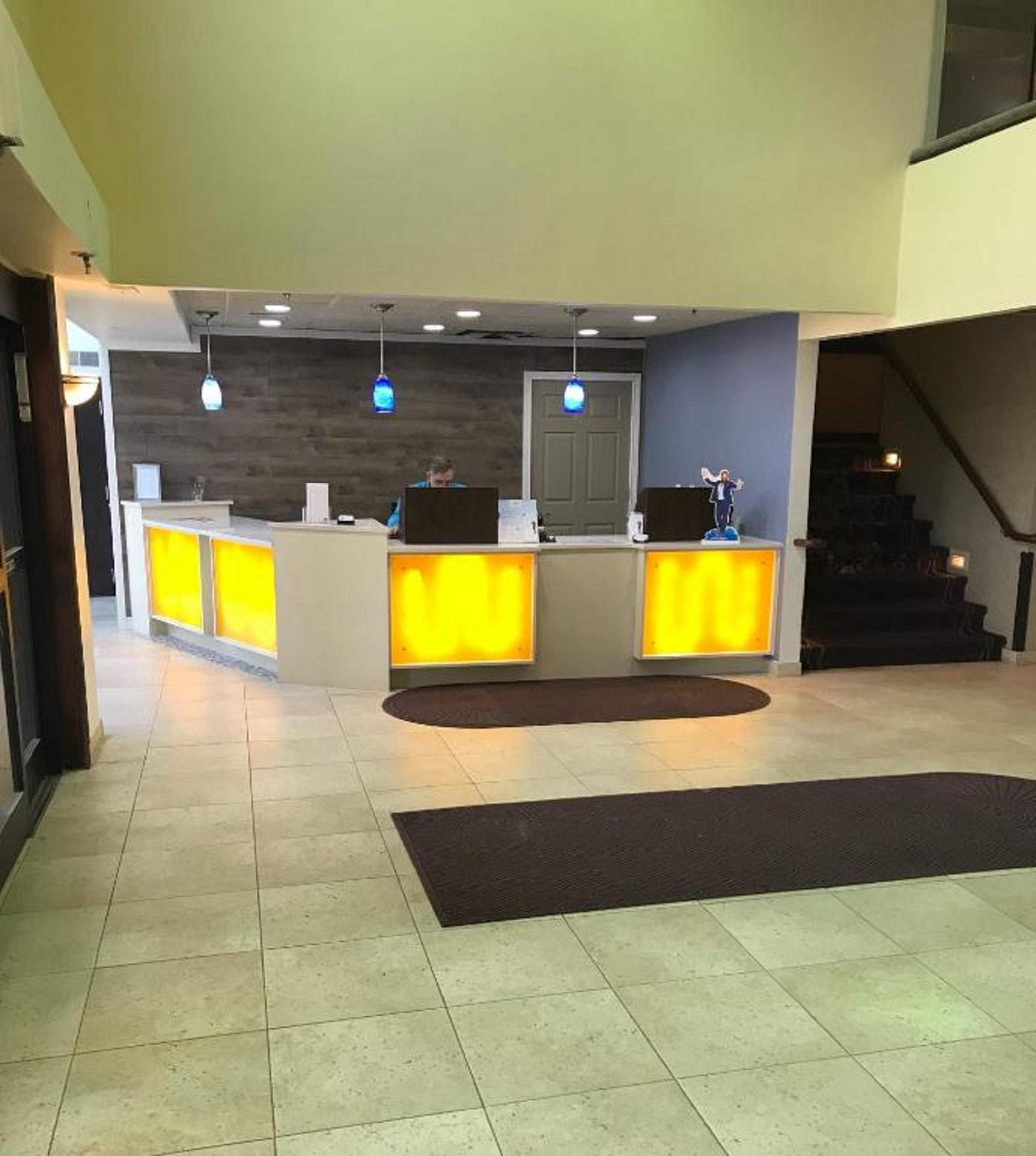 Days Inn & Suites By Wyndham Rochester Hills Mi Экстерьер фото