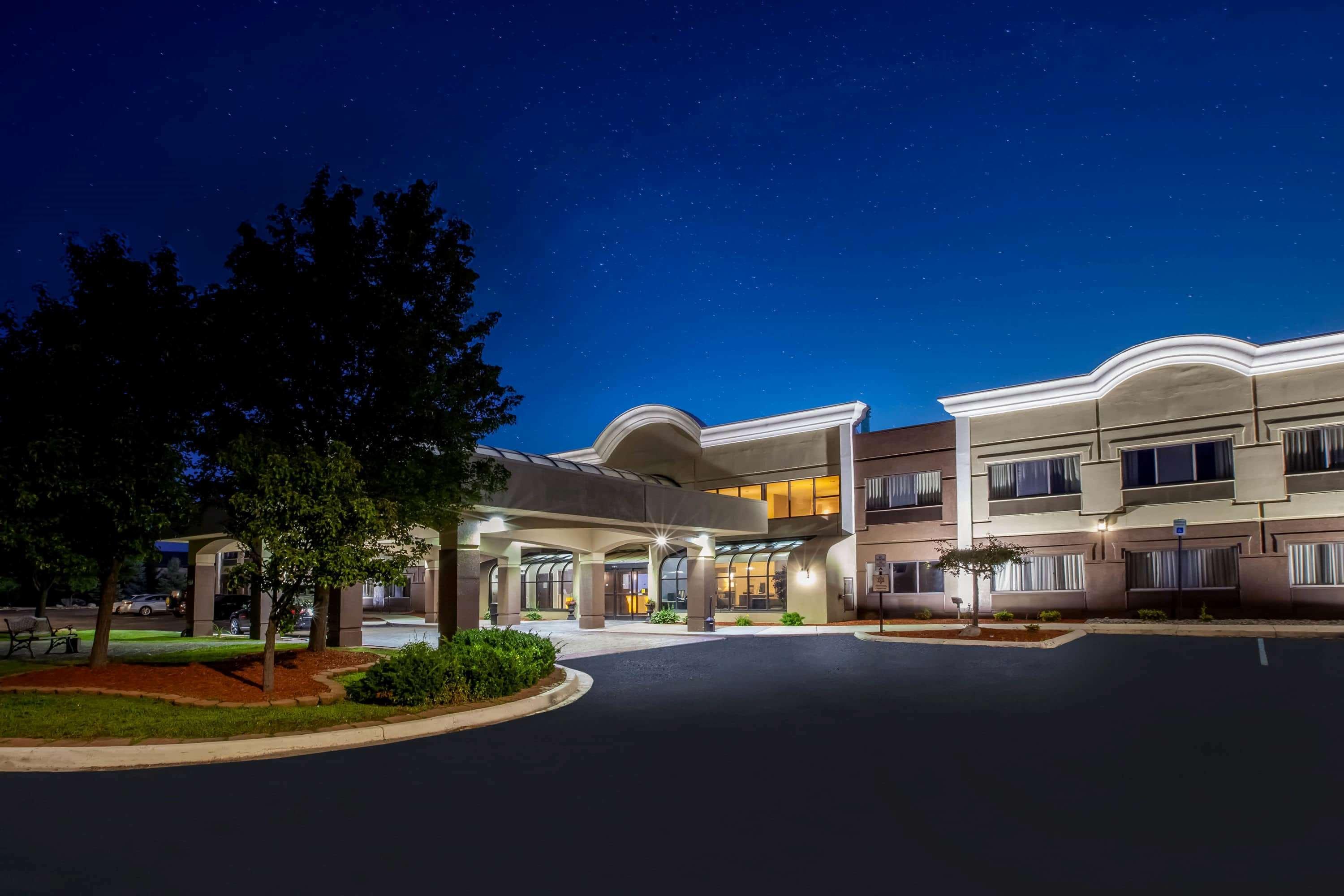 Days Inn & Suites By Wyndham Rochester Hills Mi Экстерьер фото
