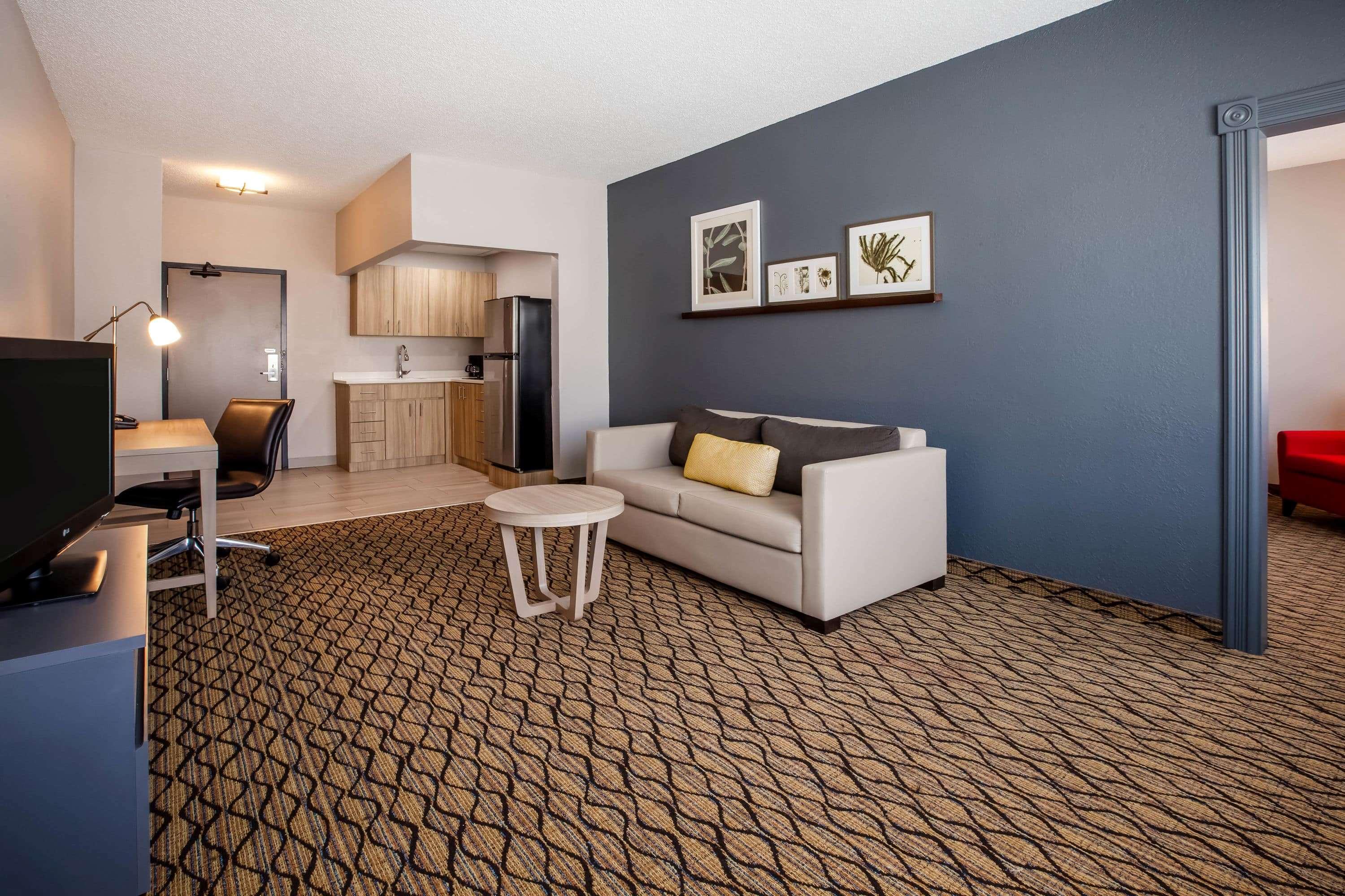Days Inn & Suites By Wyndham Rochester Hills Mi Экстерьер фото