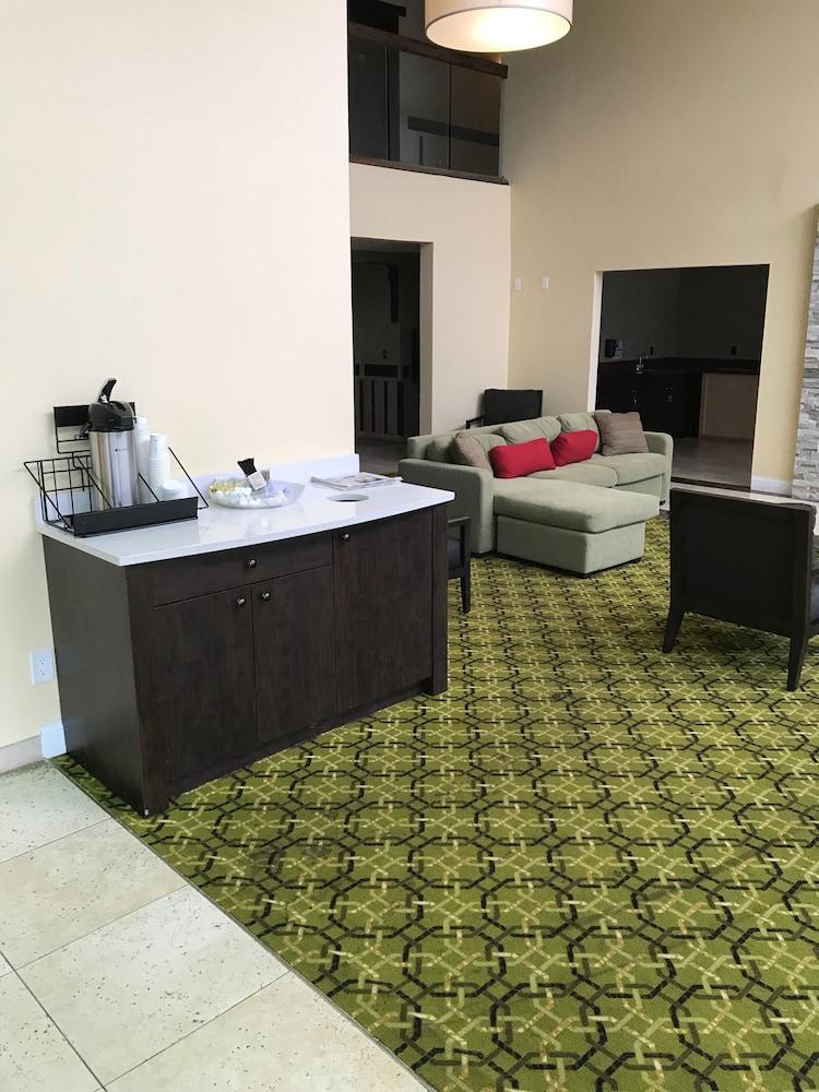 Days Inn & Suites By Wyndham Rochester Hills Mi Экстерьер фото
