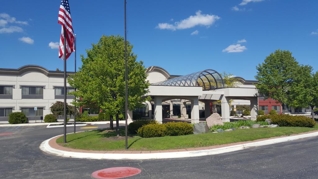 Days Inn & Suites By Wyndham Rochester Hills Mi Экстерьер фото