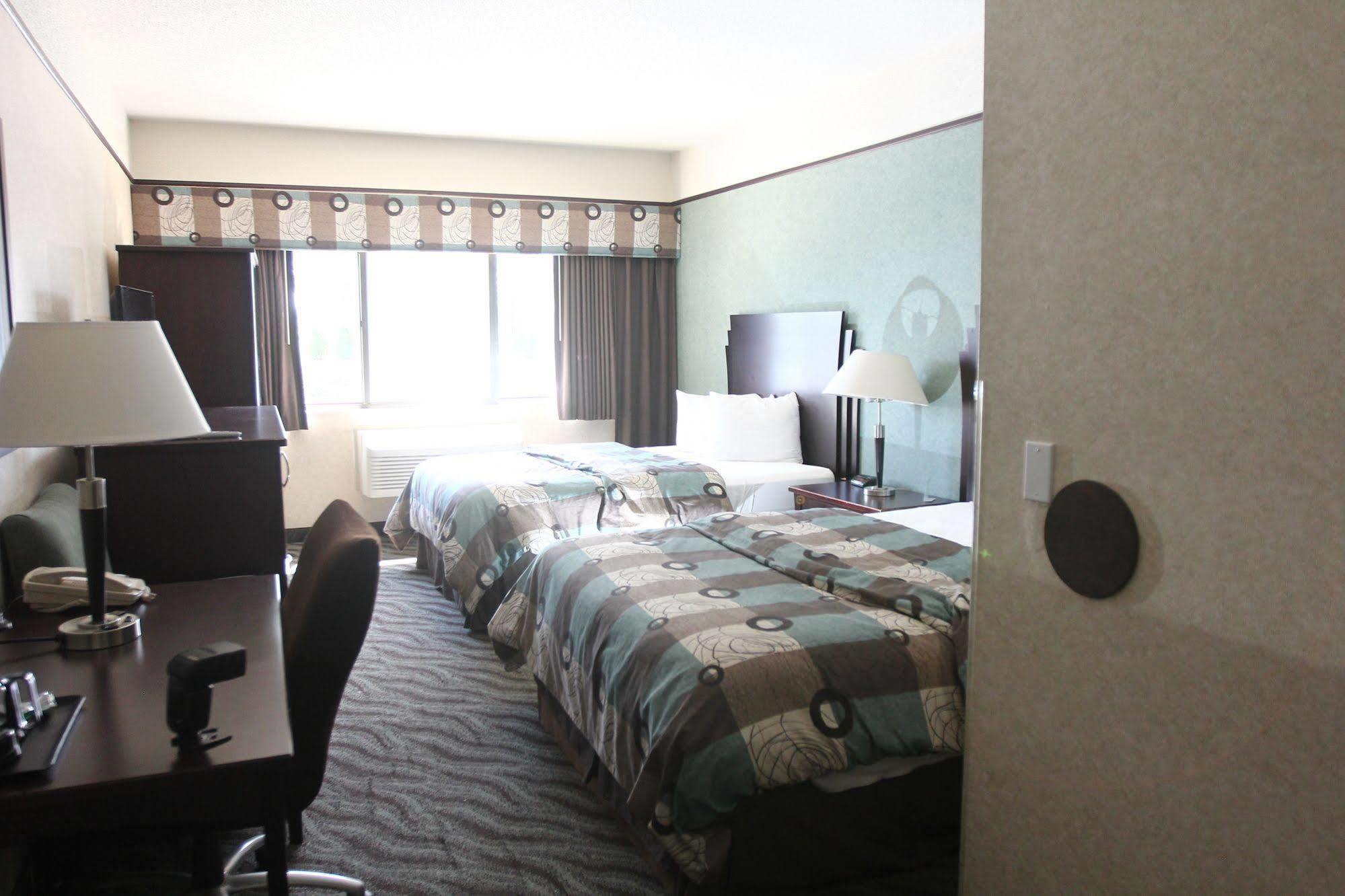 Days Inn & Suites By Wyndham Rochester Hills Mi Экстерьер фото