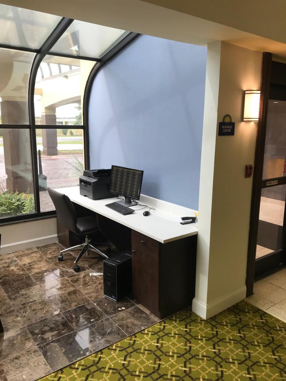 Days Inn & Suites By Wyndham Rochester Hills Mi Экстерьер фото