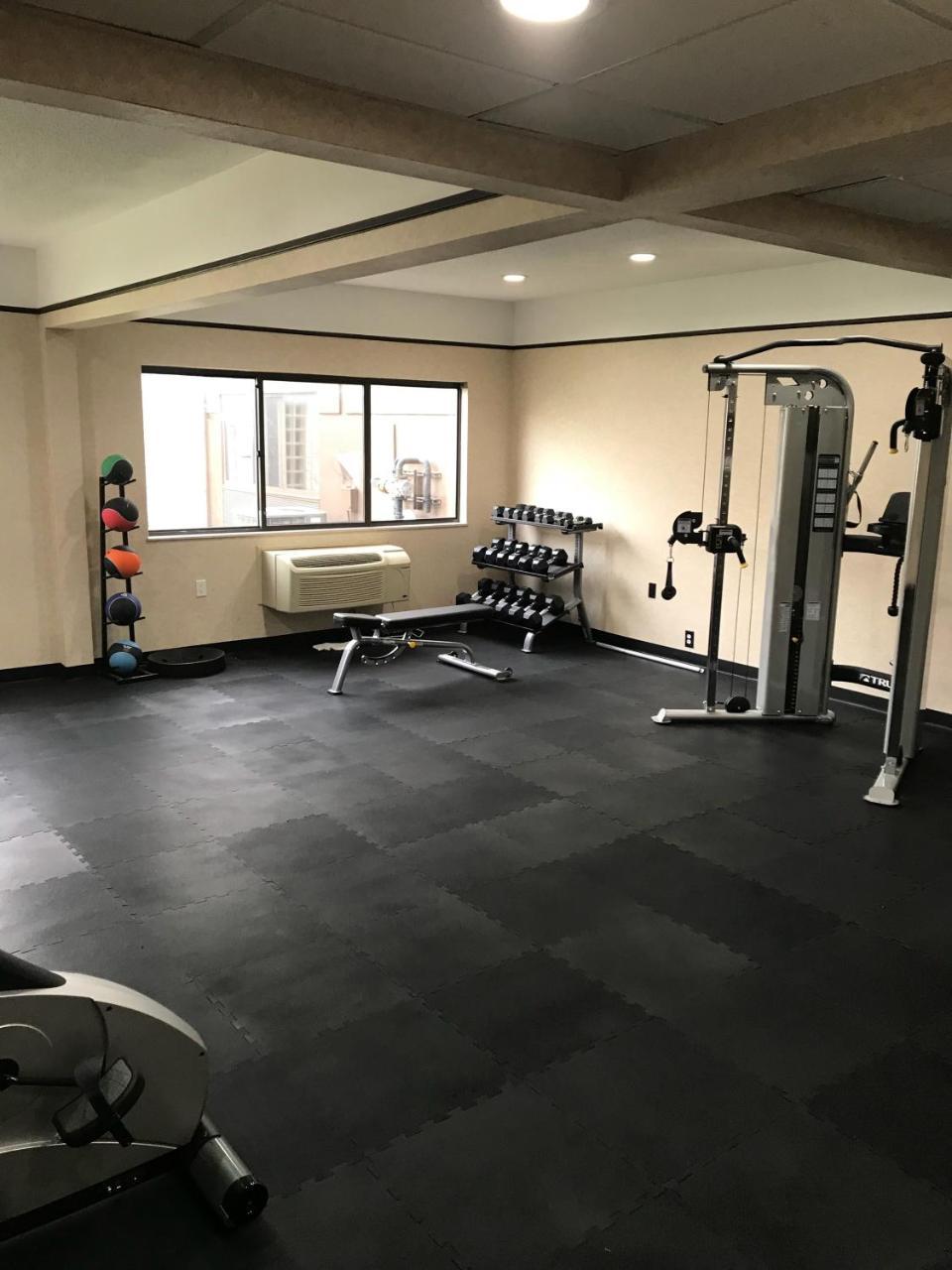 Days Inn & Suites By Wyndham Rochester Hills Mi Экстерьер фото