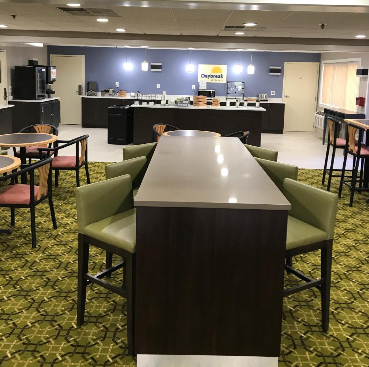 Days Inn & Suites By Wyndham Rochester Hills Mi Экстерьер фото