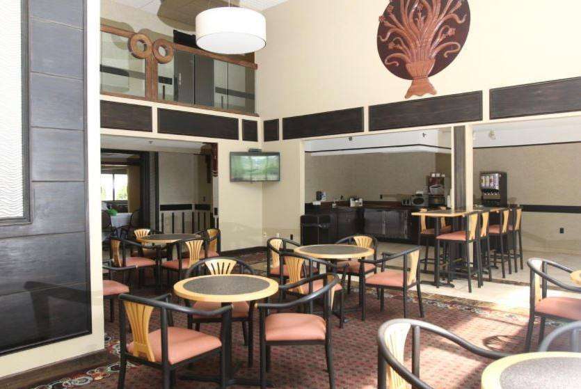 Days Inn & Suites By Wyndham Rochester Hills Mi Удобства фото