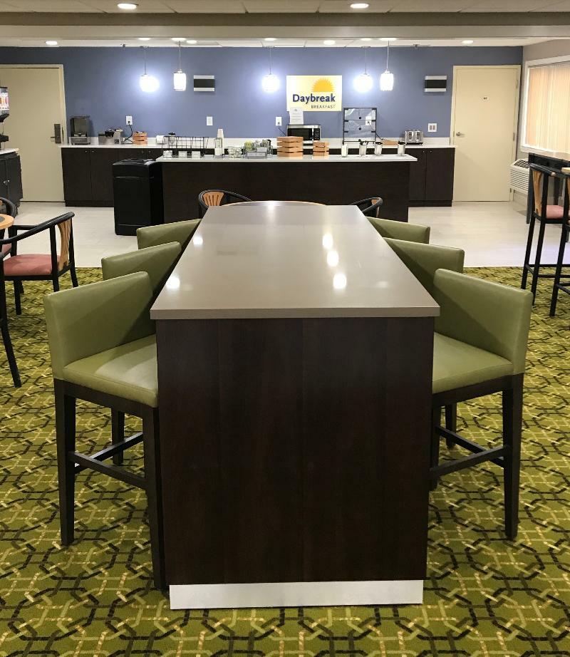 Days Inn & Suites By Wyndham Rochester Hills Mi Экстерьер фото
