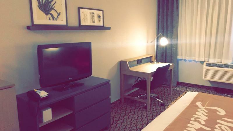 Days Inn & Suites By Wyndham Rochester Hills Mi Экстерьер фото